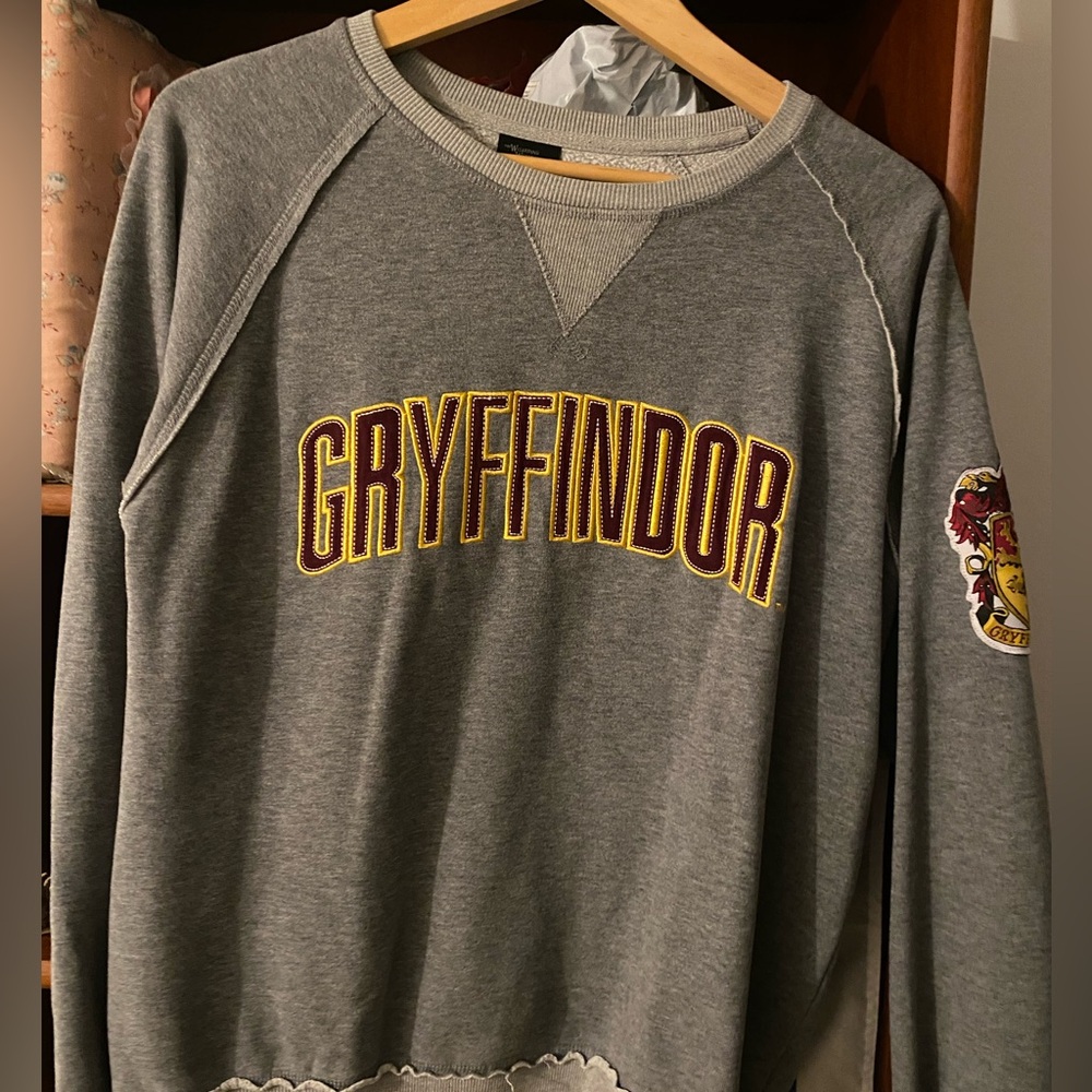 Gryffindor Harry Potter Sweatshirt Sz L From universal studios